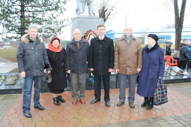 30 января в поселке Парковом прошло торжественное мероприятие у памятника погибших воинам «Памятное утро 43-го»,