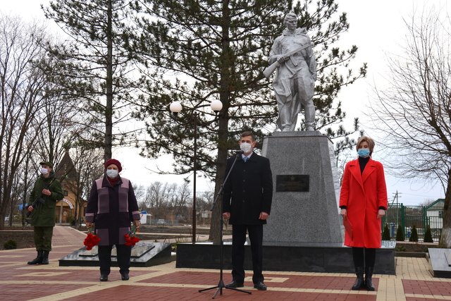 Сегодня в поселке Парковом состоялось торжественное мероприятие, посвященное 78-й Годовщине со дня освобождения города Тихорецка и Тихорецкого района от немецко-фашистских захватчиков